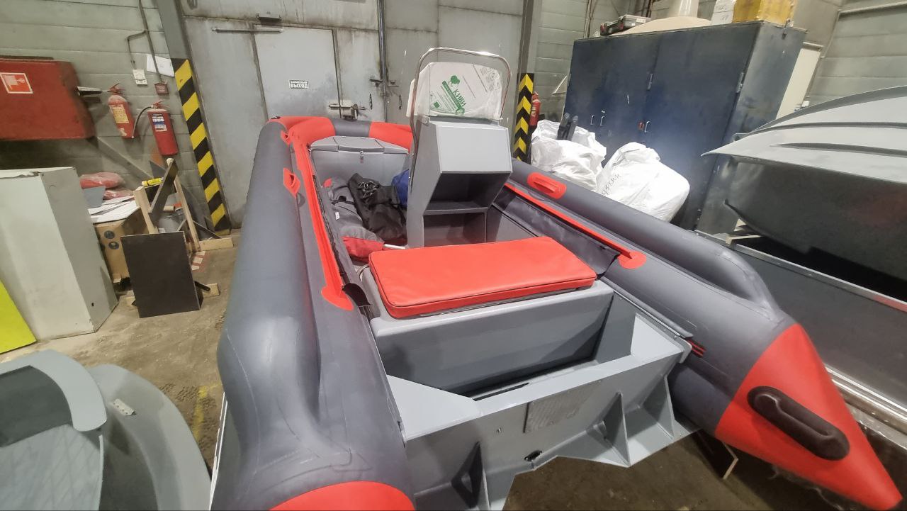 Лодка РИБ Tornado 430S с интегрированным фальшбортом